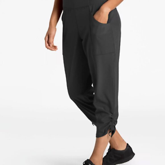 The North Face Let's Go Mid-Rise Black Capris Size M Style J1345 - Picture 1 of 11